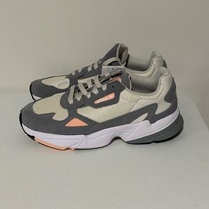 Adidas falcon women’s shoe size 9 US